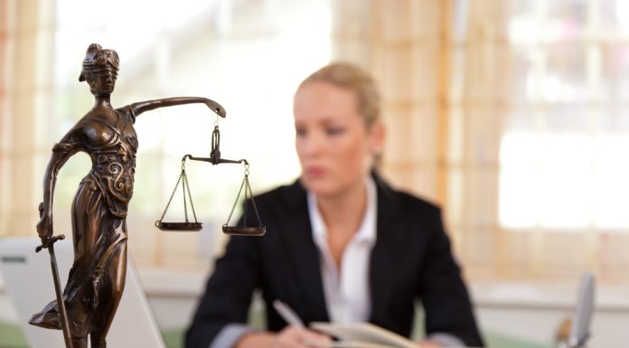 Cât de important este avocatul în procesele judiciare – Sfaturi utile pentru alegerea celui potrivit