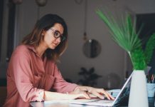 Întreabă un Avocat: Cele mai frecvente întrebări despre drept și justiție