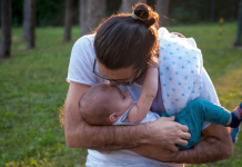 Custodia Comună cu Domiciliul la Mamă: Drepturile și Obligațiile Părinților