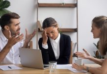 Sfaturi utile pentru evitarea conflictelor de muncă – Ce trebuie să știți despre drepturile angajatorilor și ale angajaților