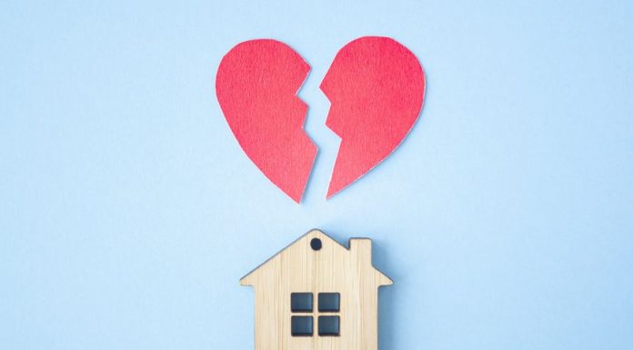 Locuința comună după divorț: Regulile și procedurile legale privind împărțirea bunurilor comune