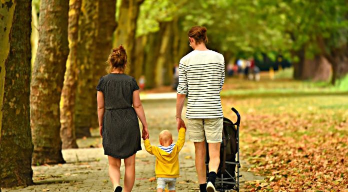 Adopția în România – proceduri, reguli și drepturi ale părinților adoptivi
