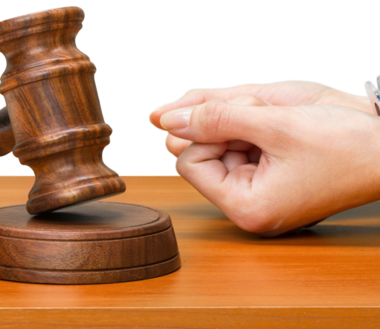 Ce este și cum se aplică reținerea la domiciliu?