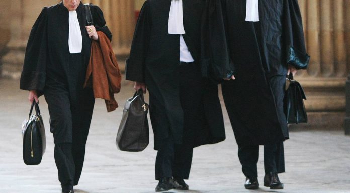 Ce drepturi am dacă avocatul meu încalcă confidențialitatea?