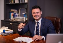 Ce trebuie să fac dacă avocatul meu mă sfătuiește să renunț la proces?