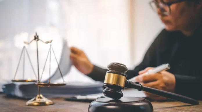 Cum pot contesta o condamnare penală în absență?