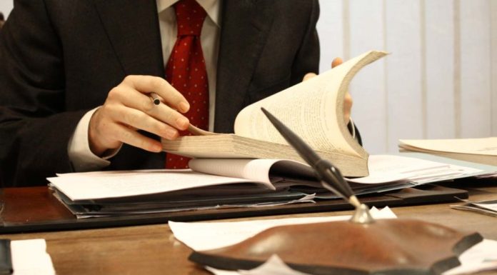 Cum pot depune o plângere împotriva unui avocat?