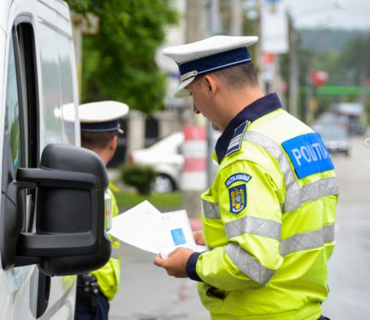 Care sunt drepturile mele în timpul unei rețineri de către poliție?