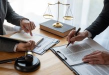 Cum pot solicita o întâlnire cu avocatul meu înainte de proces?