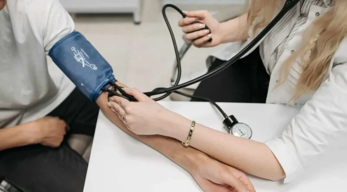 Cum pot solicita accesul la servicii medicale gratuite?