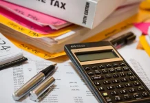 Ce taxe notariale trebuie să plătesc pentru autentificarea unui document?