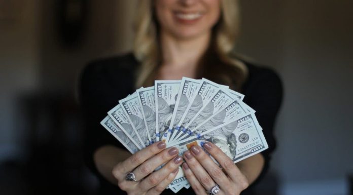 Ce taxe și onorarii percepe un avocat?